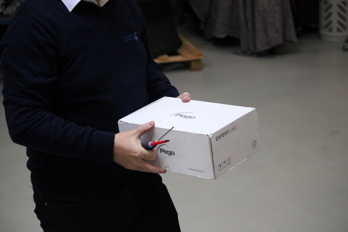 Bundgaard køleteknik værksted og kasse med dele